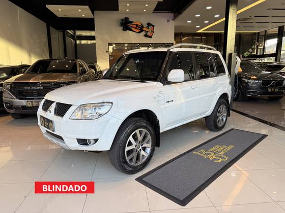MITSUBISHI PAJERO TR4 2.0 4X4 16V 140CV FLEX 4P AUTOMÁTICO MITSUBISHI PAJERO TR4 2.0 4X4 16V 140CV FLEX 4P AUTOMÁTICO